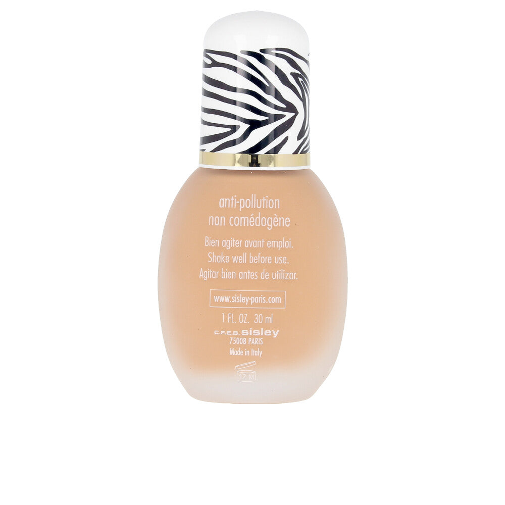 30 ml cosmetic bottle of lightweight radiant fluid foundation, shade 3C Natural