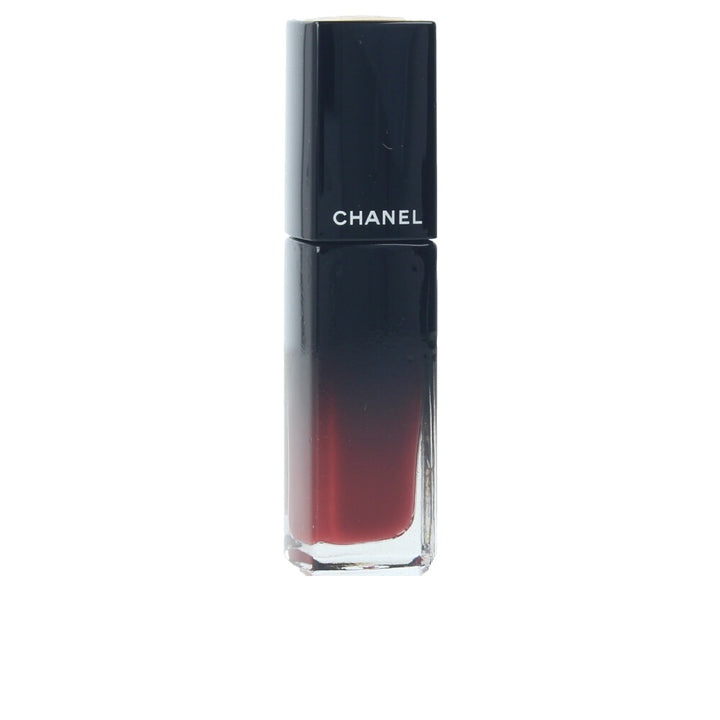 Glossy deep garnet liquid lipstick in 6 ml tube with applicator