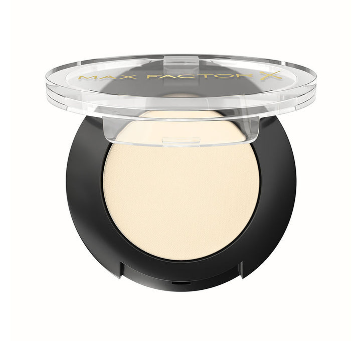 Single 2 g pressed eye shadow pan in warm honey nude, velvety finish