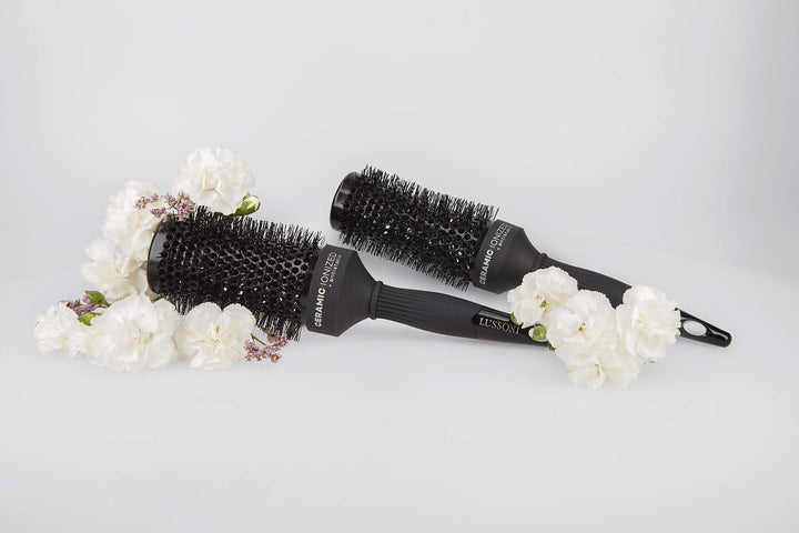 Concave 25 mm ceramic styling brush with waved nylon bristles for women