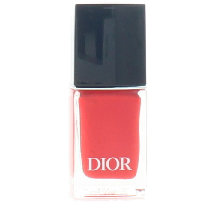 10 ml orange-red gel-effect nail polish with flat applicator brush