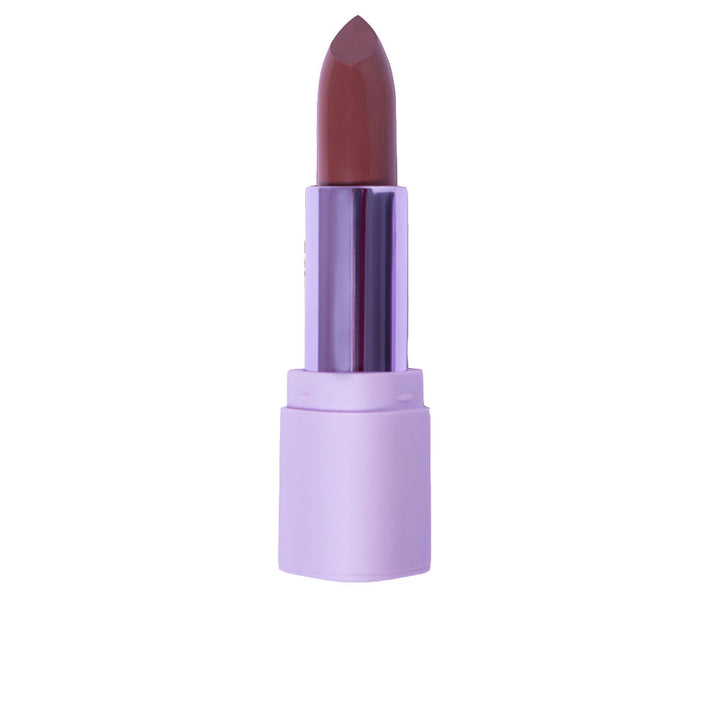 3 g creamy red lipstick bullet in semi‑sheen finish, compact packaging