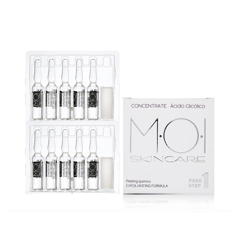 Small clear glass ampoules in a white plastic tray beside a minimalist white cardboard box, Moi