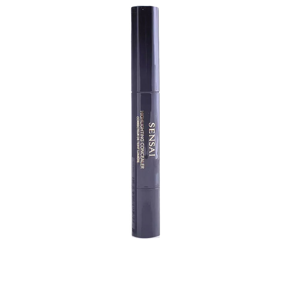 Cream illuminating concealer in Luminous Rose with built-in brush, 3.5 ml